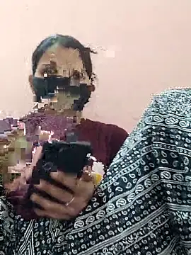 poojam93 online show from 12/17/25, 04:35