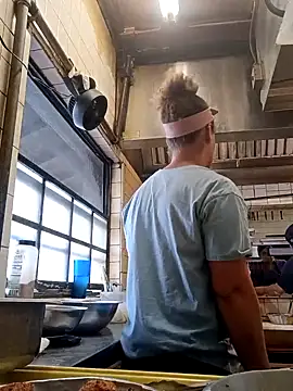 Snapshot of sarahkat86 chatting on 09/11/25, 09:15 sarahkat86 online show from 09/11/25, 09:15