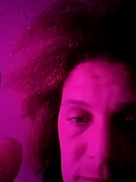 Snapshot of sarahkat86 chatting on 09/16/25, 04:13 sarahkat86 online show from 09/16/25, 04:13