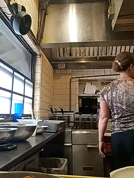 Snapshot of sarahkat86 chatting on 09/17/25, 05:14 sarahkat86 online show from 09/17/25, 05:14