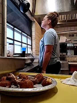 Snapshot of sarahkat86 chatting on 09/18/25, 10:23 sarahkat86 online show from 09/18/25, 10:23