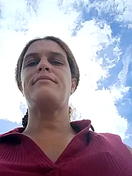 Snapshot of sarahkat86 chatting on 09/23/25, 04:32 sarahkat86 online show from 09/23/25, 04:32