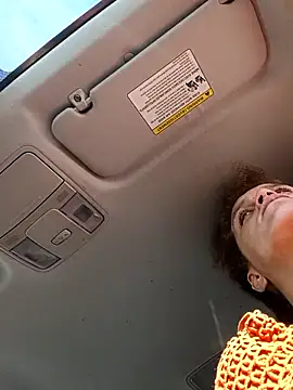 Snapshot of sarahkat86 chatting on 09/27/25, 02:33 sarahkat86 online show from 09/27/25, 02:33