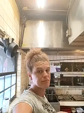 Snapshot of sarahkat86 chatting on 09/30/25, 05:40 sarahkat86 online show from 09/30/25, 05:40