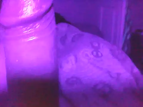 Snapshot of sarahkat86 chatting on 10/06/25, 04:10 sarahkat86 online show from 10/06/25, 04:10