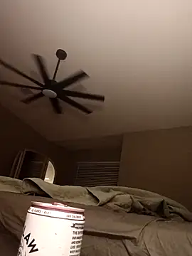 Snapshot of sarahkat86 chatting on 10/11/25, 04:12 sarahkat86 online show from 10/11/25, 04:12