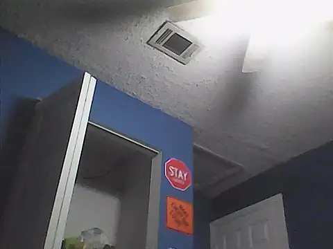 Snapshot of sarahkat86 chatting on 10/15/25, 05:02 sarahkat86 online show from 10/15/25, 05:02