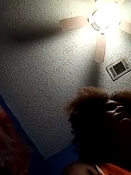 Snapshot of sarahkat86 chatting on 10/18/25, 11:33 sarahkat86 online show from 10/18/25, 11:33