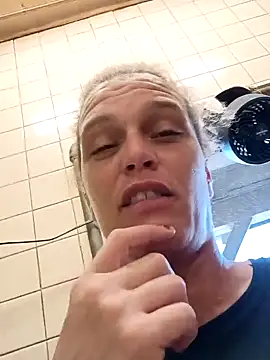 Snapshot of sarahkat86 chatting on 10/21/25, 07:36 sarahkat86 online show from 10/21/25, 07:36