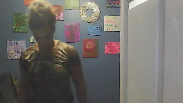 Snapshot of sarahkat86 chatting on 10/24/25, 01:13 sarahkat86 online show from 10/24/25, 01:13