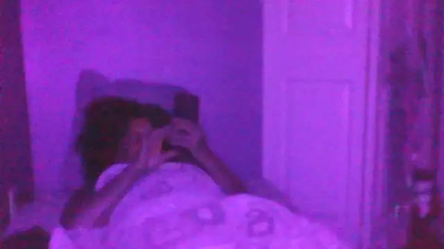 Snapshot of sarahkat86 chatting on 10/24/25, 01:18 sarahkat86 online show from 10/24/25, 01:18