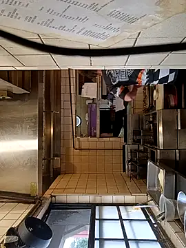 Snapshot of sarahkat86 chatting on 10/28/25, 03:47 sarahkat86 online show from 10/28/25, 03:47