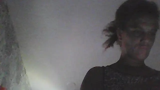 Snapshot of sarahkat86 chatting on 11/03/25, 12:50 sarahkat86 online show from 11/03/25, 12:50