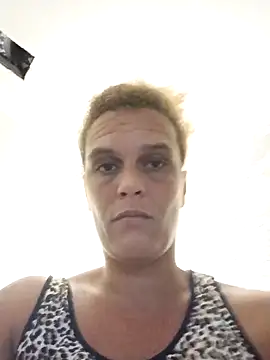 Snapshot of sarahkat86 chatting on 11/04/25, 01:59 sarahkat86 online show from 11/04/25, 01:59