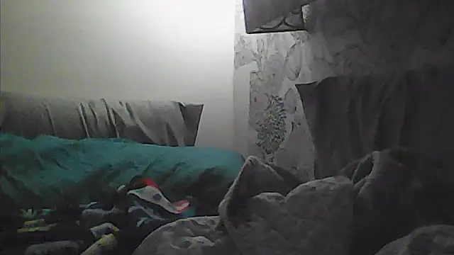 Snapshot of sarahkat86 chatting on 11/11/25, 12:27 sarahkat86 online show from 11/11/25, 12:27