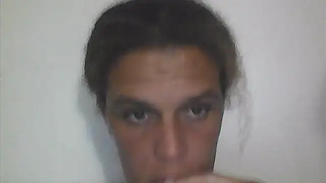 Snapshot of sarahkat86 chatting on 11/13/25, 01:59 sarahkat86 online show from 11/13/25, 01:59