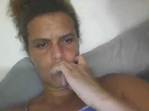 Snapshot of sarahkat86 chatting on 11/14/25, 02:10 sarahkat86 online show from 11/14/25, 02:10