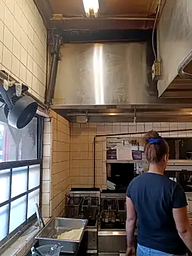 Snapshot of sarahkat86 chatting on 11/17/25, 04:13 sarahkat86 online show from 11/17/25, 04:13