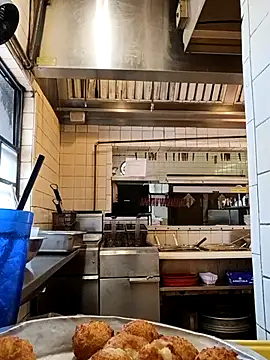 Snapshot of sarahkat86 chatting on 12/01/25, 04:23 sarahkat86 online show from 12/01/25, 04:23