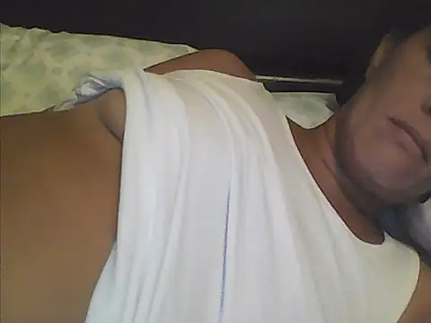 Snapshot of sarahkat86 chatting on 12/13/25, 07:53 sarahkat86 online show from 12/13/25, 07:53