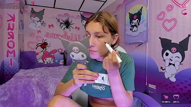 Snapshot of michell__petit_ chatting on 10/15/25, 11:54 michell petit online show from 10/15/25, 11:54