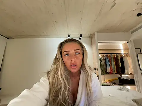 Laceyvipx online show from 05/26/26, 09:00