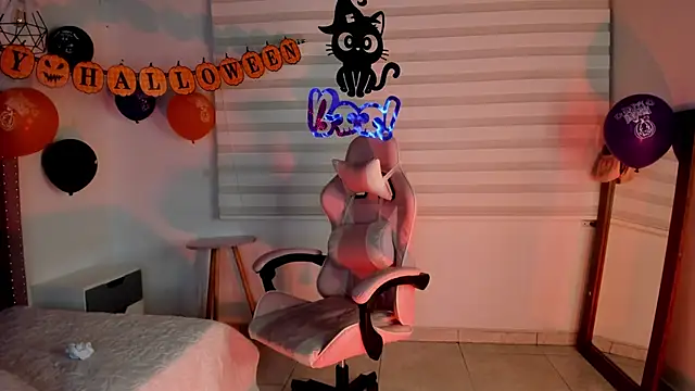 Jade rey  online show from 10/26/25, 03:34