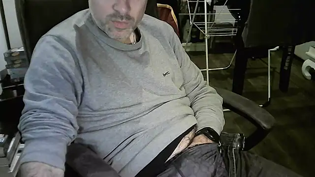 Chrisprngr online show from 11/19/25, 06:52