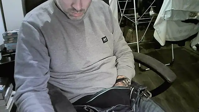 Chrisprngr online show from 11/28/25, 03:25