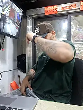 Snapshot of Catire10_ chatting on 11/25/25, 02:17 Catire10 online show from 11/25/25, 02:17