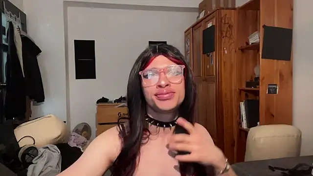 Snapshot of emilydee666 chatting on 11/26/25, 11:55 emilydee666 online show from 11/26/25, 11:55