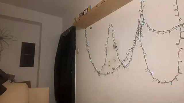 Snapshot of emilydee666 chatting on 12/20/25, 10:06 emilydee666 online show from 12/20/25, 10:06