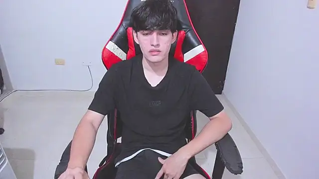 Snapshot of eren_188 chatting on 12/14/25, 07:40 eren 188 online show from 12/14/25, 07:40