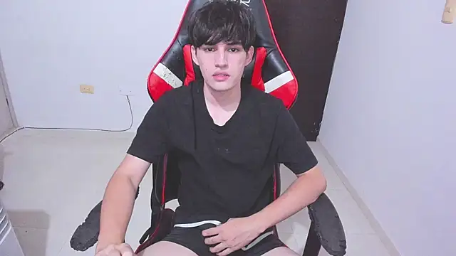 Snapshot of eren_188 chatting on 12/16/25, 02:27 eren 188 online show from 12/16/25, 02:27