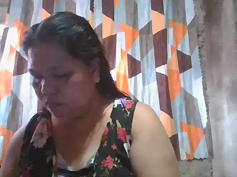 Snapshot of xxbernxxx chatting on 04/20/26, 11:28 xxbernxxx online show from 04/20/26, 11:28
