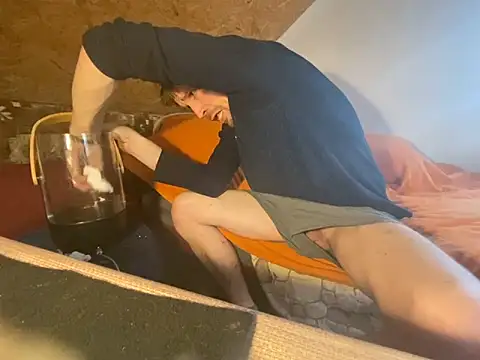 Snapshot of Salon1986 chatting on 09/17/25, 01:57 Salon1986 online show from 09/17/25, 01:57