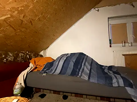 Snapshot of Salon1986 chatting on 12/19/25, 06:42 Salon1986 online show from 12/19/25, 06:42