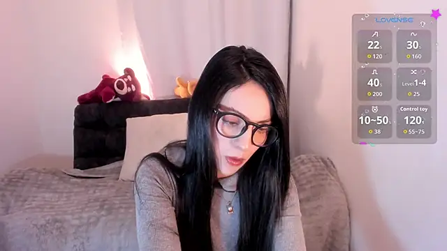 sarah saenz  online show from 05/15/26, 05:14