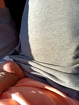 Snapshot of Micki2 chatting on 09/11/25, 01:33 Micki2 online show from 09/11/25, 01:33