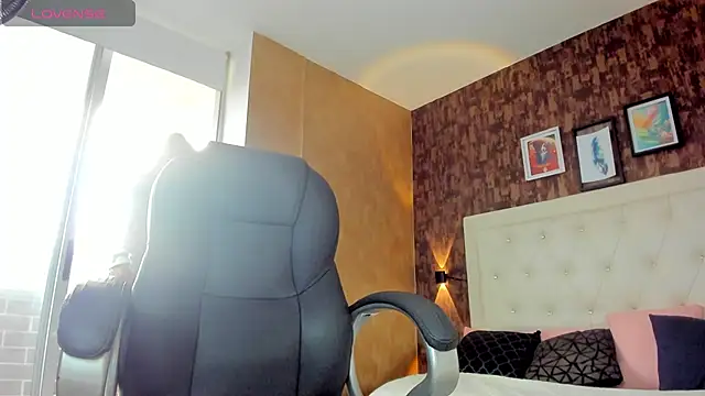 sweet  vanessa1 online show from 03/18/26, 10:24