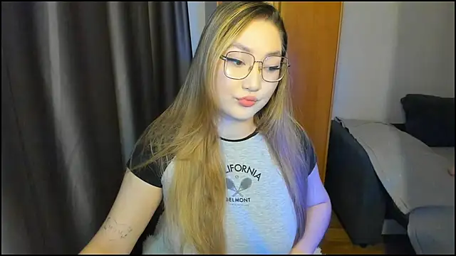 lyra x online show from 05/05/26, 01:57