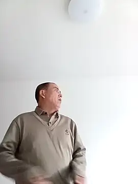 Snapshot of CWQ123 chatting on 10/22/25, 08:14 CWQ123 online show from 10/22/25, 08:14