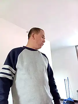 Snapshot of CWQ123 chatting on 11/19/25, 08:03 CWQ123 online show from 11/19/25, 08:03