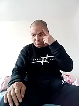 Snapshot of CWQ123 chatting on 12/17/25, 07:58 CWQ123 online show from 12/17/25, 07:58