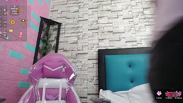 maily can online show from 11/14/25, 12:37