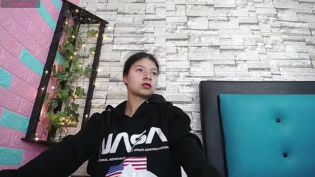 maily can online show from 11/20/25, 01:00