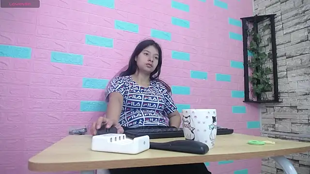 maily can online show from 11/27/25, 12:51