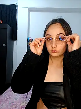 Snapshot of selene_swee chatting on 10/18/25, 08:26 selene swee online show from 10/18/25, 08:26