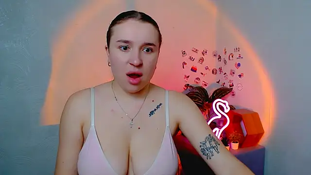 JuliaTopp  online show from 11/19/25, 08:03