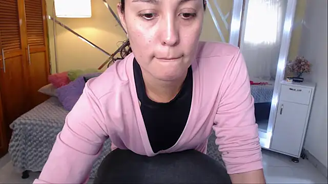 Snapshot of shirleyrojas chatting on 10/18/25, 07:47 shirleyrojas online show from 10/18/25, 07:47